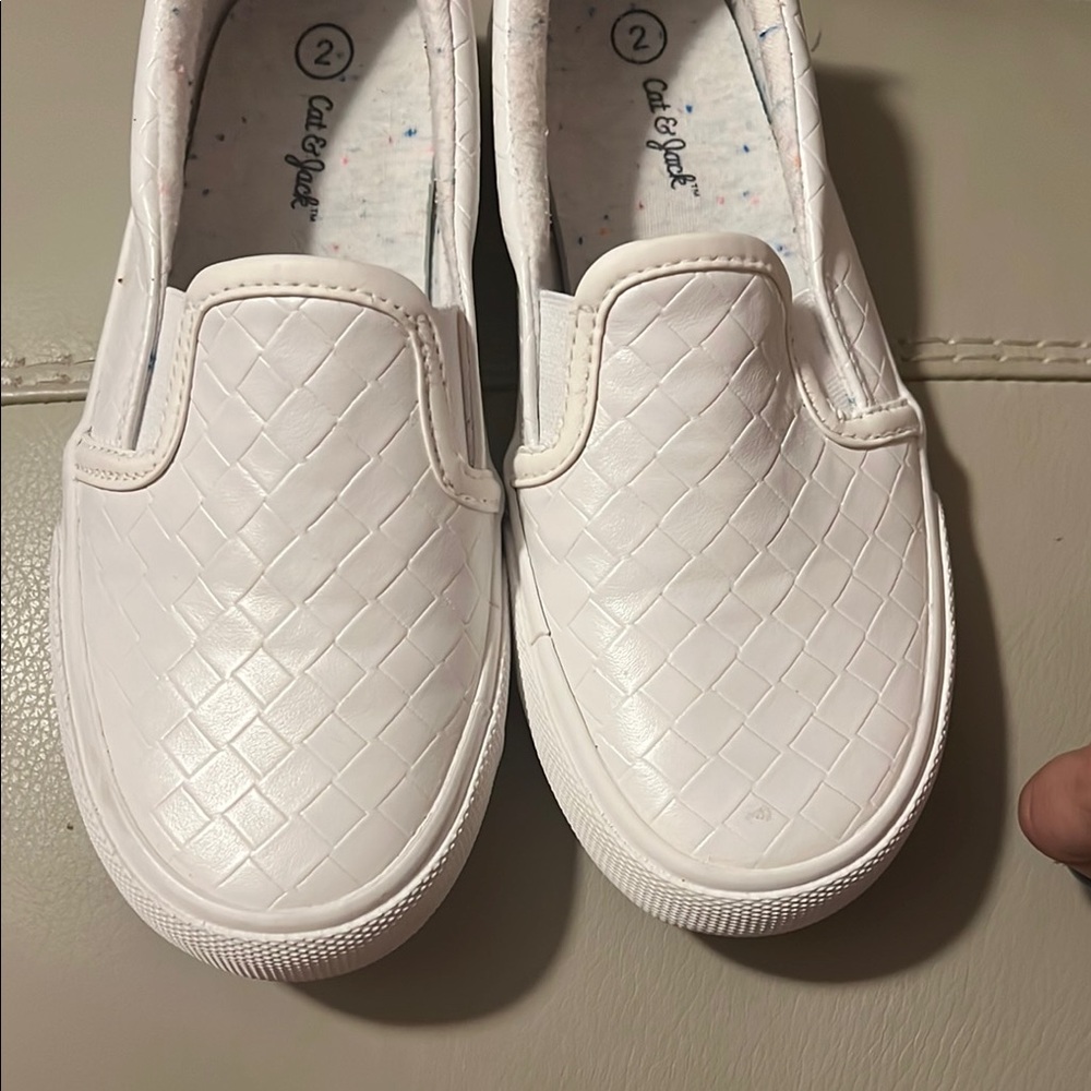 Cat & Jack Kids White Slip-On Shoes Size 2 - Picture 10 of 12